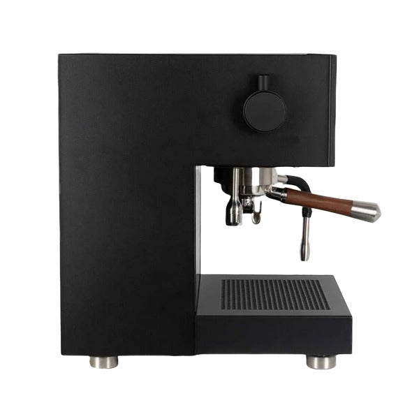 Arkel Coast black espresso machine