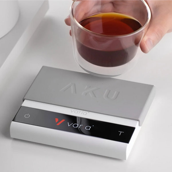 Varia AKU Pro Brewing Scale in White with Flow Rate feature for precise coffee brewing measurements